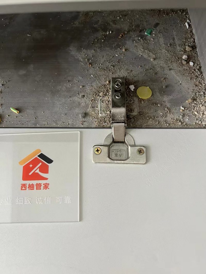 武汉新房开荒保洁施工现场——整理前